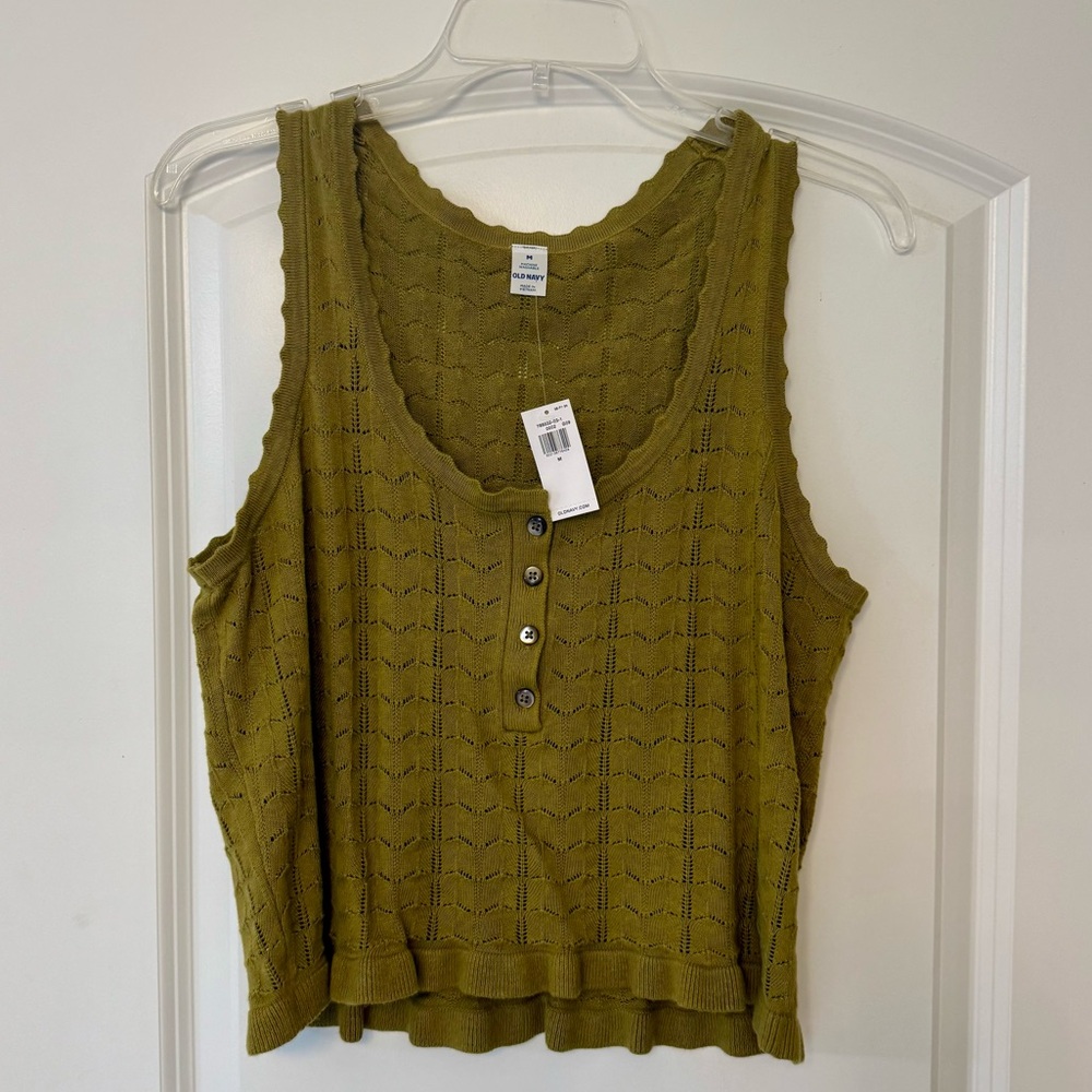 Old Navy Sleeveless Cropped Henley Top